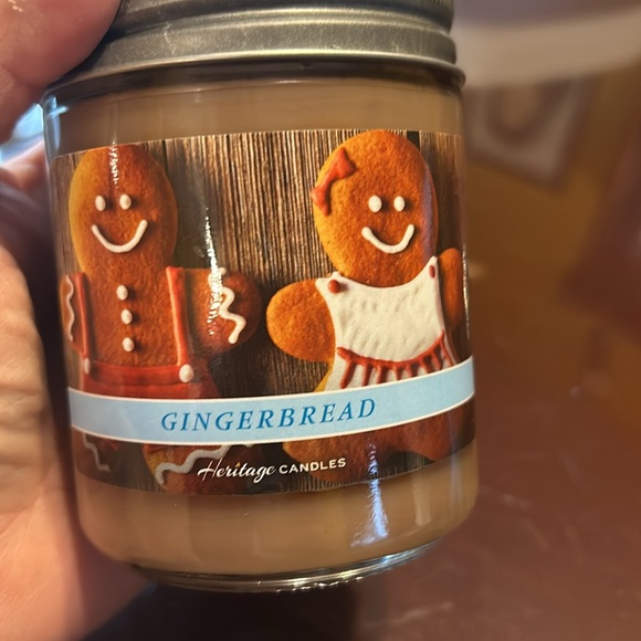 NWT 2 Heritage candles (Balsam Fir and Gingerbread) - Picture 4 of 7